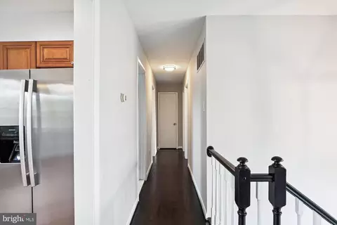 Entry Way - 224 Lake Rd, Pasadena, MD 21122 photo 1 of 3