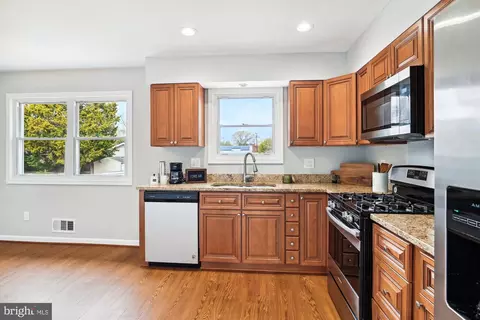 Kitchen - 224 Lake Rd, Pasadena, MD 21122 photo 1 of 5
