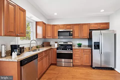Kitchen - 224 Lake Rd, Pasadena, MD 21122 photo 2 of 5