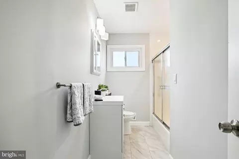 Bath - 224 Lake Rd, Pasadena, MD 21122 photo 1 of 2