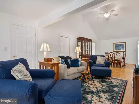 Living - 834 Riverside Dr, Pasadena, MD 21122 photo 2 of 3