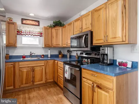 Kitchen - 834 Riverside Dr, Pasadena, MD 21122 photo 2 of 3