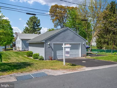 Exterior - 834 Riverside Dr, Pasadena, MD 21122 photo 7 of 14