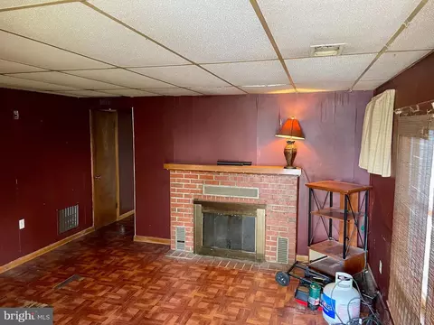 7722 Williams St, Pasadena, MD 21122 photo 2