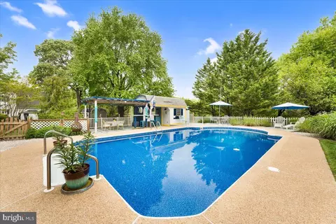 602 Clark Ave, Deale, MD 20751