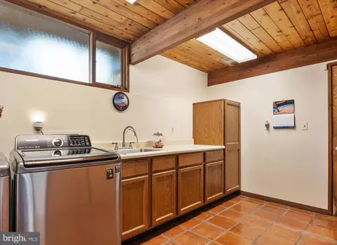 Kitchen - 371 Broadview Ln, Annapolis, MD 21401 photo 6 of 6