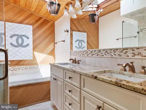 Bath - 371 Broadview Ln, Annapolis, MD 21401 photo 1 of 4