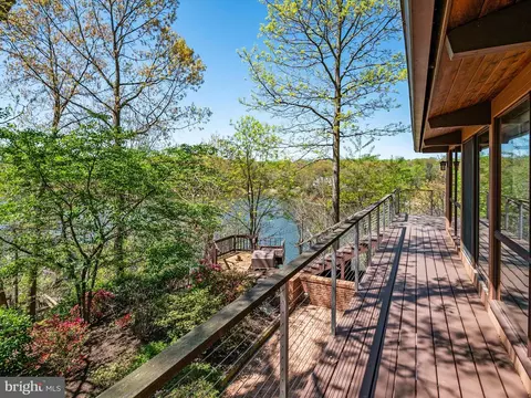 View/Area - 371 Broadview Ln, Annapolis, MD 21401 photo 3 of 15
