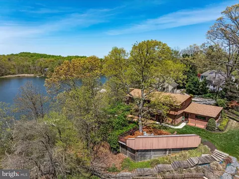 View/Area - 371 Broadview Ln, Annapolis, MD 21401 photo 2 of 15
