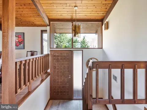 Entry Way - 371 Broadview Ln, Annapolis, MD 21401 photo 1 of 2