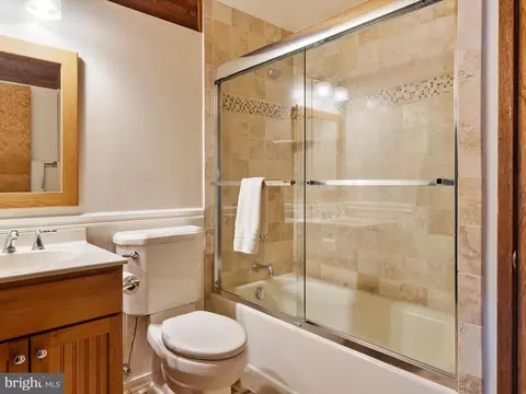 Bath - 371 Broadview Ln, Annapolis, MD 21401 photo 4 of 4