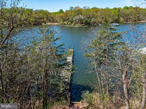 View/Area - 371 Broadview Ln, Annapolis, MD 21401 photo 4 of 15