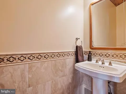 Bath - 371 Broadview Ln, Annapolis, MD 21401 photo 3 of 4