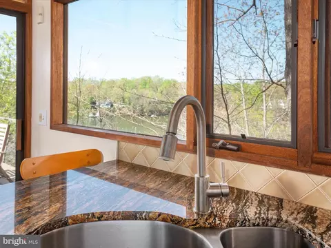 Kitchen - 371 Broadview Ln, Annapolis, MD 21401 photo 5 of 6