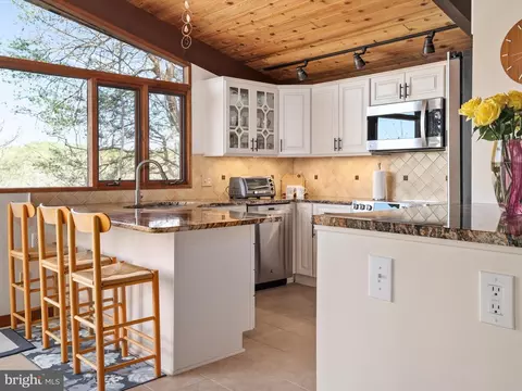 Kitchen - 371 Broadview Ln, Annapolis, MD 21401 photo 1 of 6