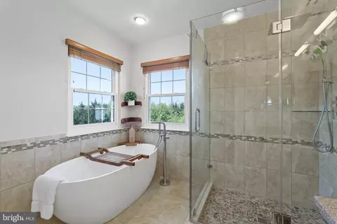Bath - 3404 Barn House Dr, Edgewater, MD 21037 photo 3 of 6