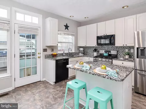 Kitchen - 314 Timberbrook Ct, Odenton, MD 21113 photo 3 of 3