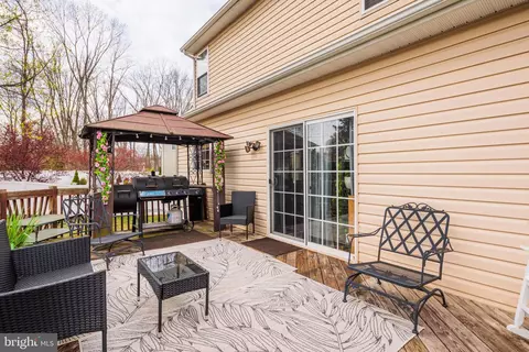 Exterior - 8011 Carlean Ct, Pasadena, MD 21122 photo 4 of 8