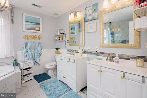 Bath - 8011 Carlean Ct, Pasadena, MD 21122 photo 4 of 7