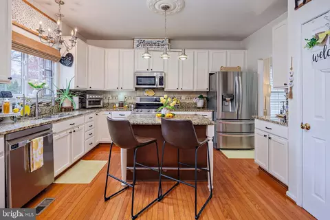 Kitchen - 8011 Carlean Ct, Pasadena, MD 21122 photo 3 of 6