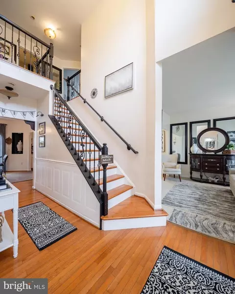 Entry Way - 8011 Carlean Ct, Pasadena, MD 21122 photo 2 of 5