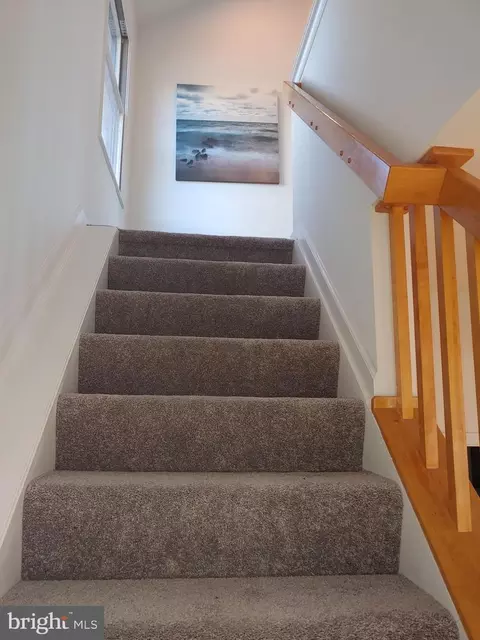 Entry Way - 614 Laurel Dr, Pasadena, MD 21122 photo 2 of 2