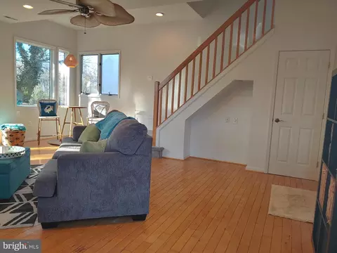 Living - 614 Laurel Dr, Pasadena, MD 21122 photo 2 of 4