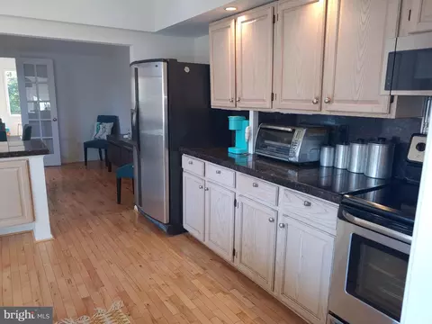 Kitchen - 614 Laurel Dr, Pasadena, MD 21122 photo 2 of 3
