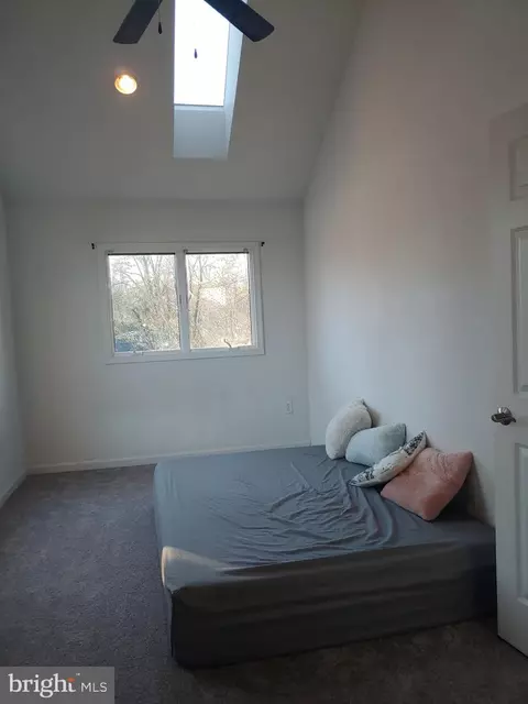 Bedroom - 614 Laurel Dr, Pasadena, MD 21122 photo 8 of 10