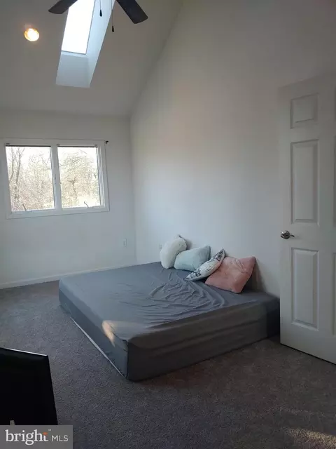Bedroom - 614 Laurel Dr, Pasadena, MD 21122 photo 9 of 10
