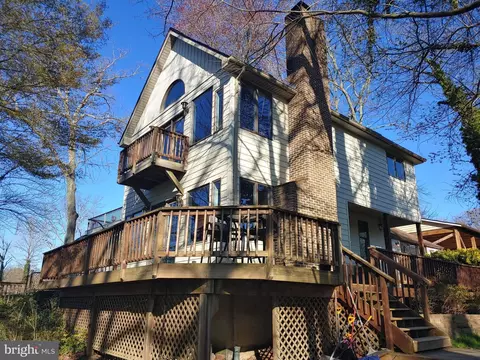 Exterior - 614 Laurel Dr, Pasadena, MD 21122 photo 2 of 11