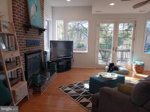 Living - 614 Laurel Dr, Pasadena, MD 21122 photo 1 of 4