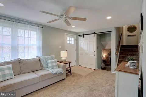 7905 Kings Bench Pl, Pasadena, MD 21122 photo 2