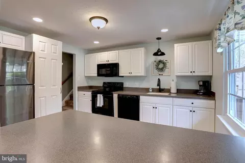 7905 Kings Bench Pl, Pasadena, MD 21122 photo 5