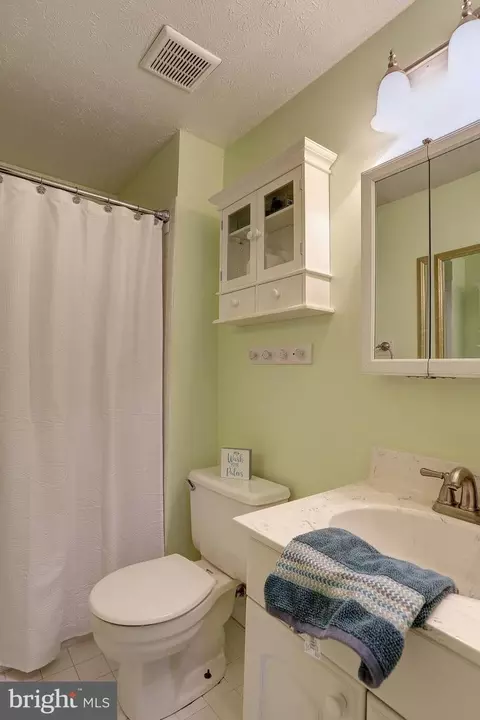 7905 Kings Bench Pl, Pasadena, MD 21122 photo 10