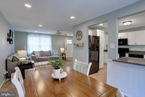 7905 Kings Bench Pl, Pasadena, MD 21122 photo 4