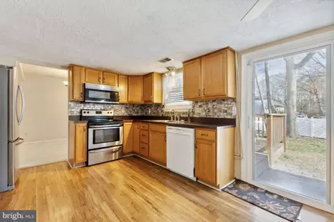Kitchen - 1402 Macedonia Dr, Hanover, MD 21076 photo 2 of 3