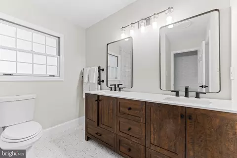 Bath - 1501 Circle Dr, Annapolis, MD 21409 photo 1 of 2
