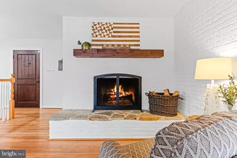 Living - 1501 Circle Dr, Annapolis, MD 21409 photo 1 of 6
