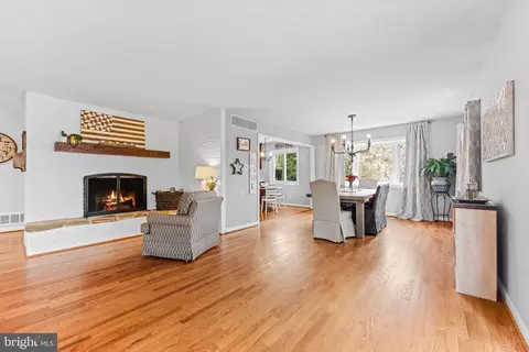 Living - 1501 Circle Dr, Annapolis, MD 21409 photo 6 of 6