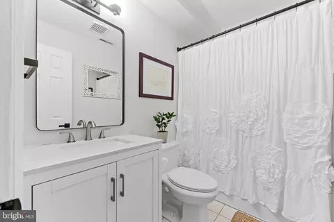 Bath - 1501 Circle Dr, Annapolis, MD 21409 photo 2 of 2