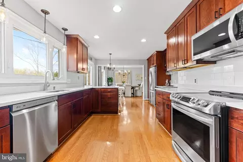 Kitchen - 1501 Circle Dr, Annapolis, MD 21409 photo 5 of 7