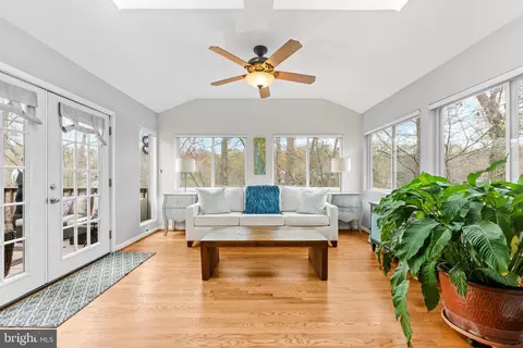 Living - 1501 Circle Dr, Annapolis, MD 21409 photo 5 of 6