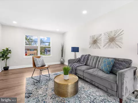 Living - 1003 Tyler Ave, Annapolis, MD 21403 photo 2 of 4