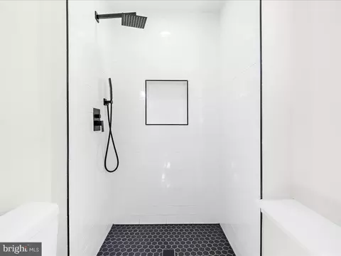 Bath - 1003 Tyler Ave, Annapolis, MD 21403 photo 4 of 4