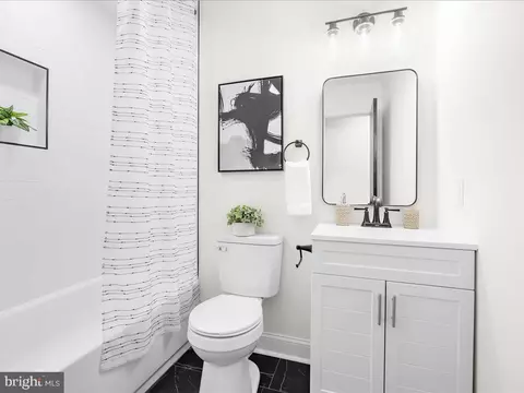 Bath - 1003 Tyler Ave, Annapolis, MD 21403 photo 2 of 4