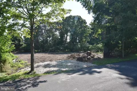 8099 Forest Glen Dr, Pasadena, MD 21122