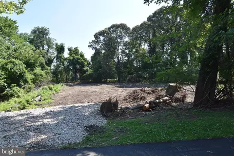 8099 Forest Glen Dr, Pasadena, MD 21122 photo 2