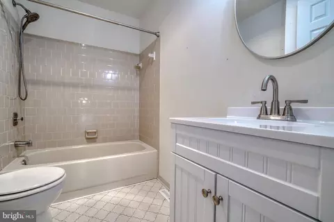 Bath - 1000 Broderick Ct, Crofton, MD 21114 photo 2 of 5