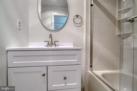 Bath - 1000 Broderick Ct, Crofton, MD 21114 photo 4 of 5